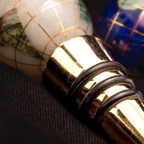 Alexander Kalifano Set of Gemstone Globe Wine Bottle Stoppers With Gold-Tone - Picture 7 of 10